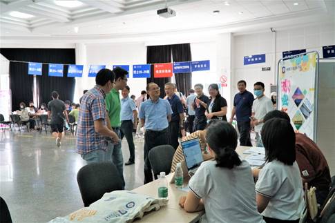 说明: C:\Users\123\Desktop\2020新生报到图片\研究生\DSC06997-1.jpg